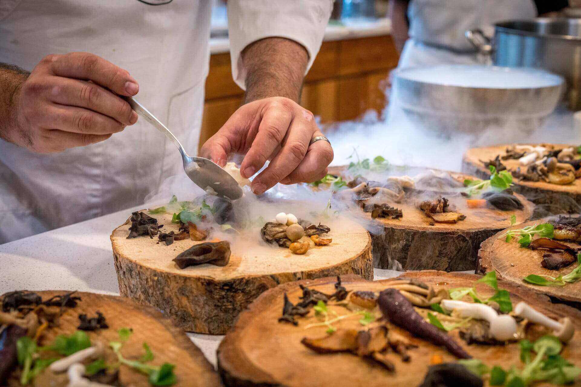 Bucataria-moleculara-creeaza-magie-prin-tehnici-culinare-inovative